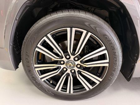 2023-Lexus-LX-500d_18