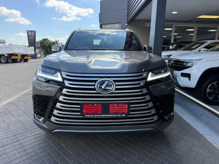 2023-Lexus-LX-500d_1