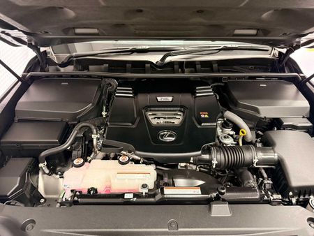 2023-Lexus-LX-500d_19