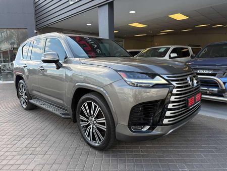 2023-Lexus-LX-500d_2