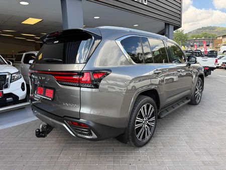 2023-Lexus-LX-500d_3