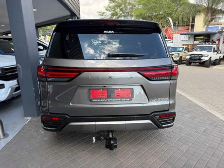 2023-Lexus-LX-500d_4