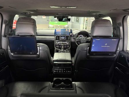 2023-Lexus-LX-500d_8