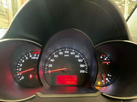 2016-Kia-Picanto-10-LX_10