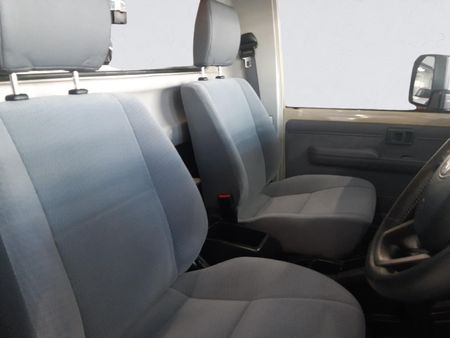 2025-Toyota-Land-Cruiser-79-28GD-6-Single-Cab_10