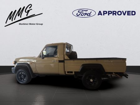 2025-Toyota-Land-Cruiser-79-28GD-6-Single-Cab_3