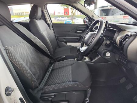 2025-Citroen-C3-12-Max-61kW_15