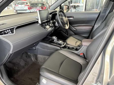 2026-Toyota-Corolla-Cross-18-XS-Hybrid_9