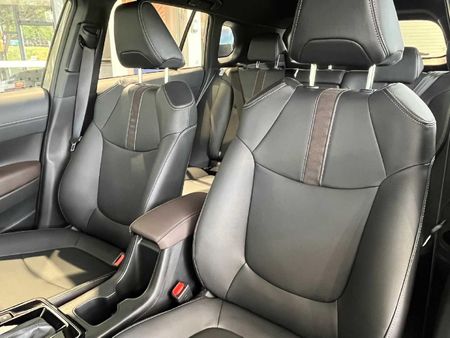 2026-Toyota-Corolla-Cross-18-XS-Hybrid_10