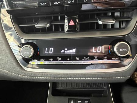 2026-Toyota-Corolla-Cross-18-XS-Hybrid_15