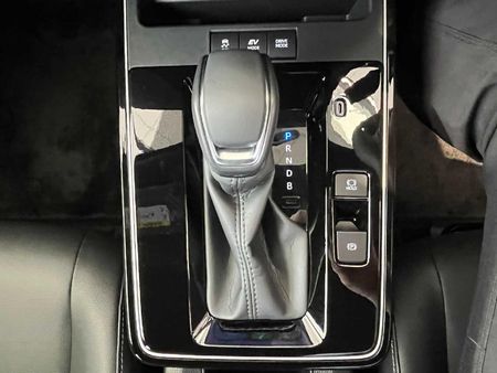 2026-Toyota-Corolla-Cross-18-XS-Hybrid_16