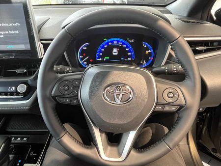 2026-Toyota-Corolla-Cross-18-XS-Hybrid_17