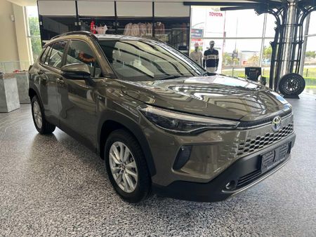 2026-Toyota-Corolla-Cross-18-XS-Hybrid_6