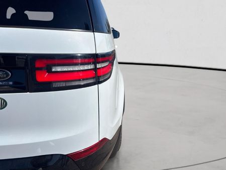2018-Land-Rover-Discovery-30-TD6-HSE_11