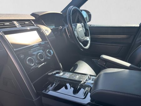 2018-Land-Rover-Discovery-30-TD6-HSE_18