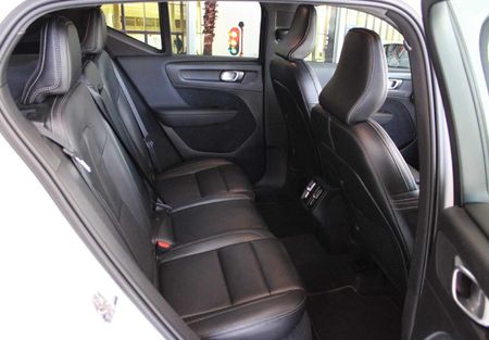 2020-Volvo-XC40-D4-Momentum-AWD_9