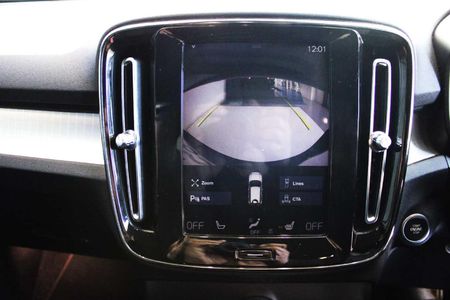 2020-Volvo-XC40-D4-Momentum-AWD_13