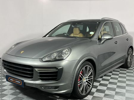 2017-Porsche-Cayenne-GTS-Auto_0