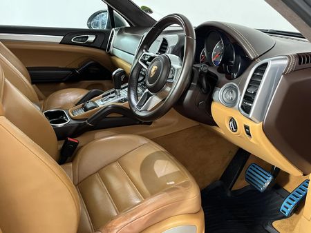 2017-Porsche-Cayenne-GTS-Auto_9
