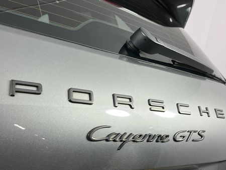 2017-Porsche-Cayenne-GTS-Auto_11