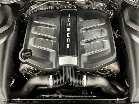 2017-Porsche-Cayenne-GTS-Auto_13