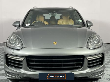2017-Porsche-Cayenne-GTS-Auto_15
