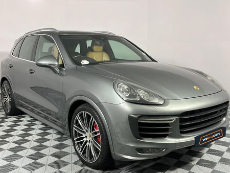 2017-Porsche-Cayenne-GTS-Auto_16