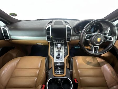 2017-Porsche-Cayenne-GTS-Auto_1