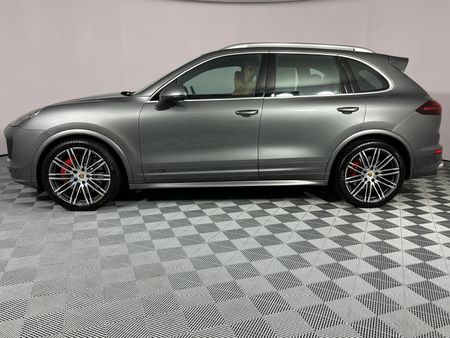 2017-Porsche-Cayenne-GTS-Auto_19