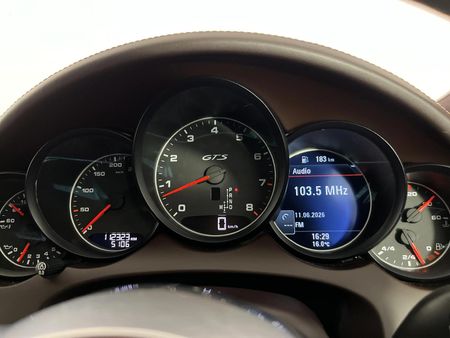 2017-Porsche-Cayenne-GTS-Auto_2