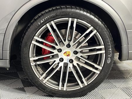 2017-Porsche-Cayenne-GTS-Auto_6