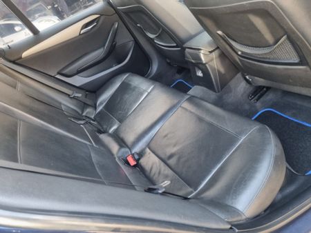 2012-BMW-X1-xDrive20i-Innovation_10