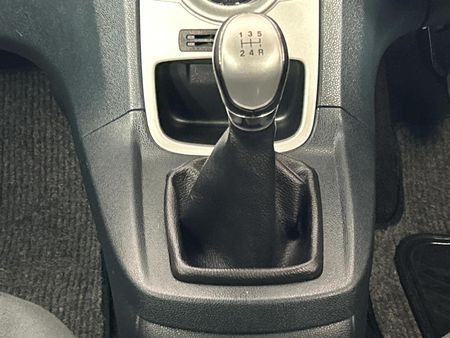 2010-Ford-Fiesta-16i-Titanium-3-dr_9