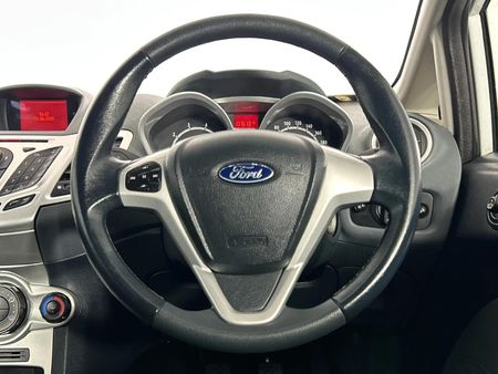 2010-Ford-Fiesta-16i-Titanium-3-dr_11