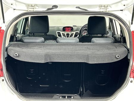 2010-Ford-Fiesta-16i-Titanium-3-dr_13