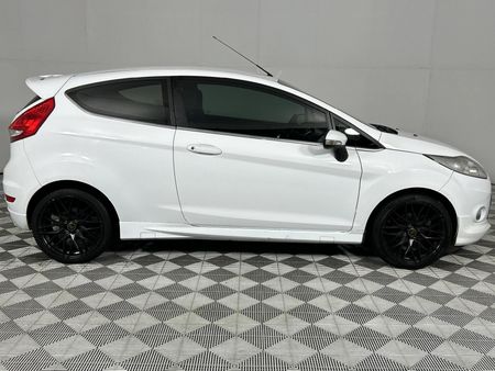 2010-Ford-Fiesta-16i-Titanium-3-dr_16
