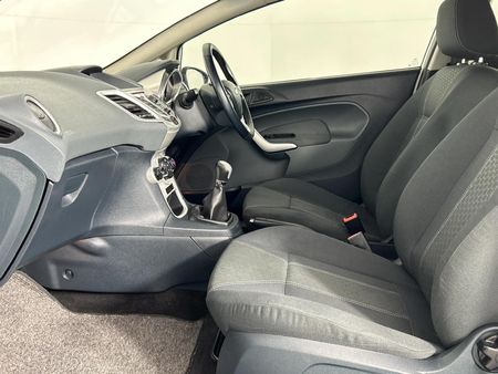 2010-Ford-Fiesta-16i-Titanium-3-dr_7