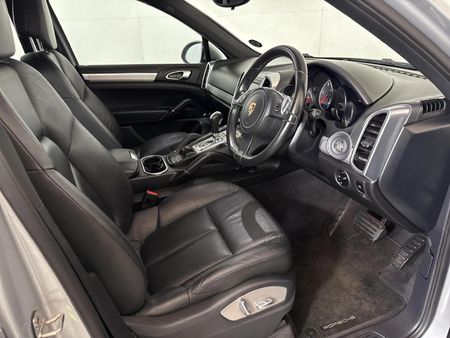 2012-Porsche-Cayenne-Diesel-Auto_9