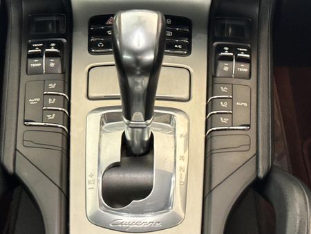 2012-Porsche-Cayenne-Diesel-Auto_10