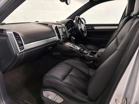 2012-Porsche-Cayenne-Diesel-Auto_8