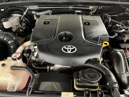 2021-Toyota-Fortuner-28-GD-6-4x4-Auto_12