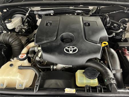 2019-Toyota-Hilux-28-GD-6-Raised-Body-Auto-Raider-Double-Cab_13