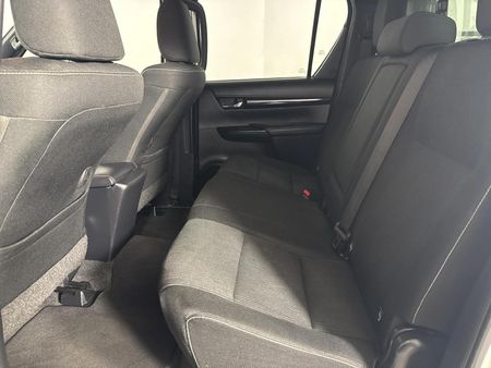 2019-Toyota-Hilux-28-GD-6-Raised-Body-Auto-Raider-Double-Cab_3