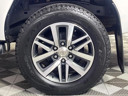 2019-Toyota-Hilux-28-GD-6-Raised-Body-Auto-Raider-Double-Cab_6