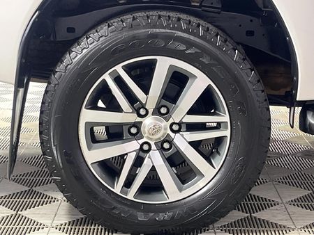 2019-Toyota-Hilux-28-GD-6-Raised-Body-Auto-Raider-Double-Cab_7