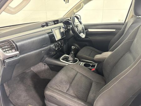 2017-Toyota-Hilux-28-GD-6-Raider-4x4-Extended-Cab_7
