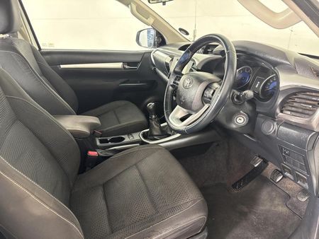 2017-Toyota-Hilux-28-GD-6-Raider-4x4-Extended-Cab_8