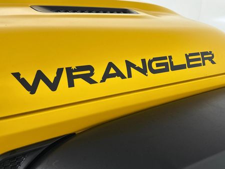 2021-Jeep-Wrangler-36-V6-Sahara-2-dr_10