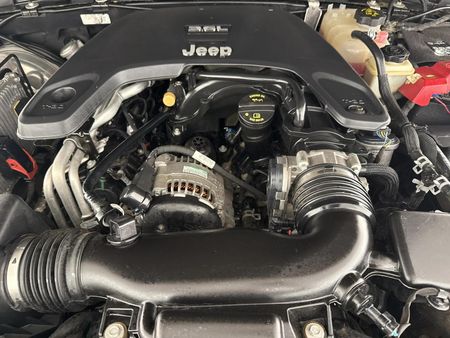 2021-Jeep-Wrangler-36-V6-Sahara-2-dr_12