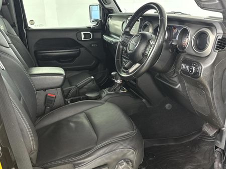 2021-Jeep-Wrangler-36-V6-Sahara-2-dr_8